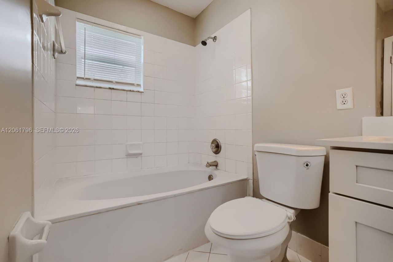 2296 NW 170th Ave, Pembroke Pines, FL 33028 Photo