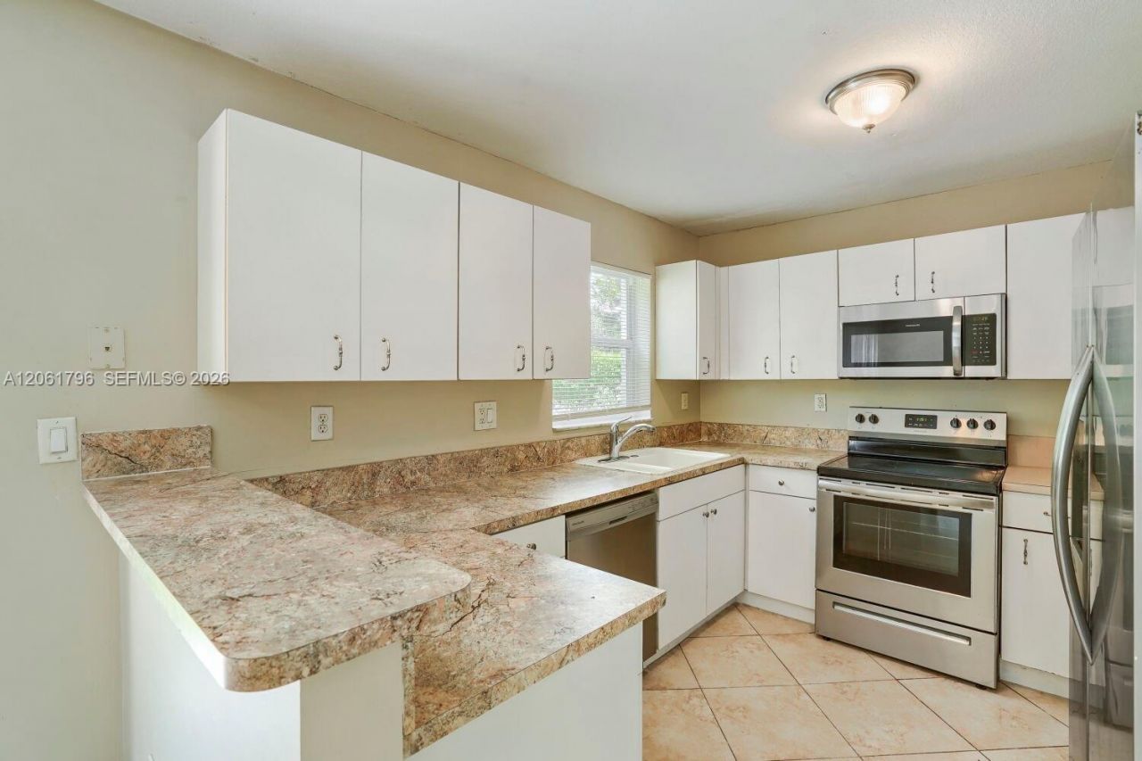2296 NW 170th Ave, Pembroke Pines, FL 33028 Photo