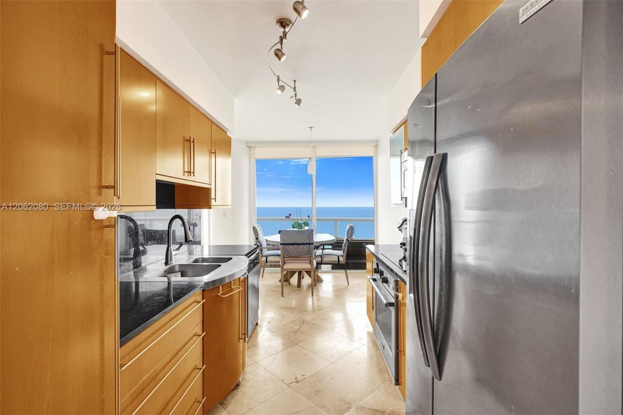 6365 Collins Ave, Unit 3002, Miami Beach, FL 33141 Photo