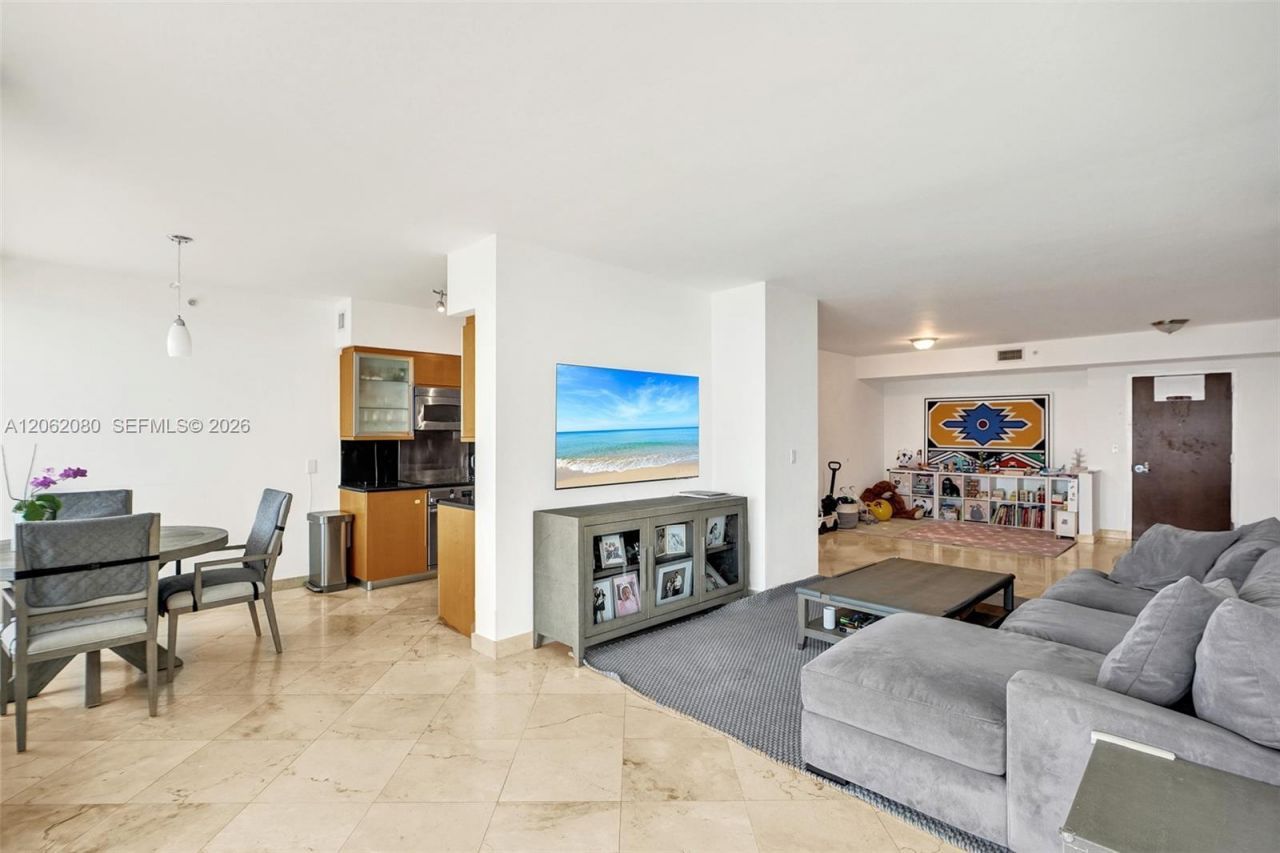 6365 Collins Ave, Unit 3002, Miami Beach, FL 33141 Photo