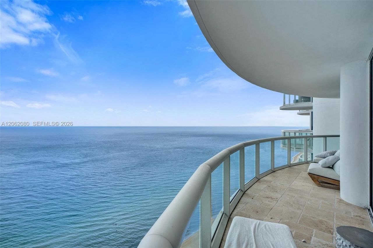 6365 Collins Ave, Unit 3002, Miami Beach, FL 33141 Photo