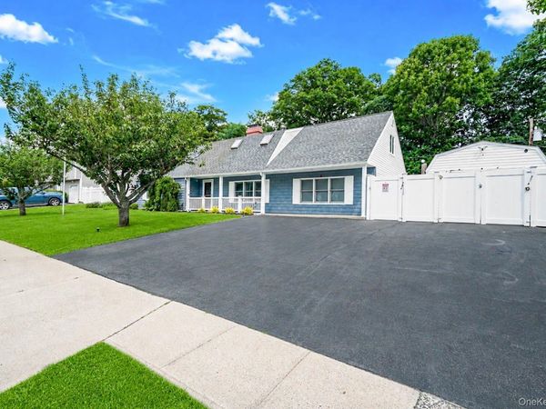 5 Horseshoe Drive , Holbrook, NY 11741