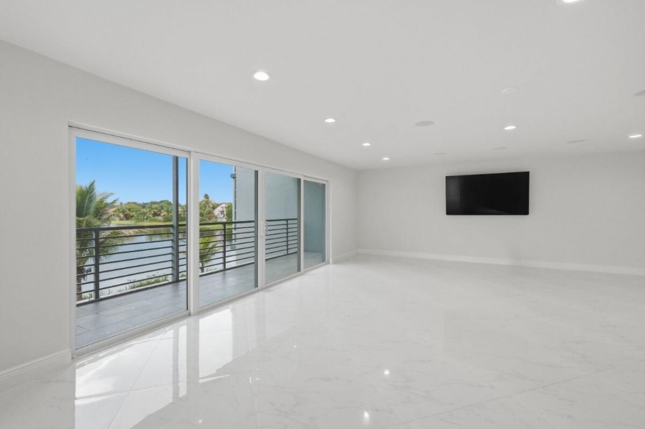 877 NE 195th Street, Unit 222, Miami, FL 33179 Photo