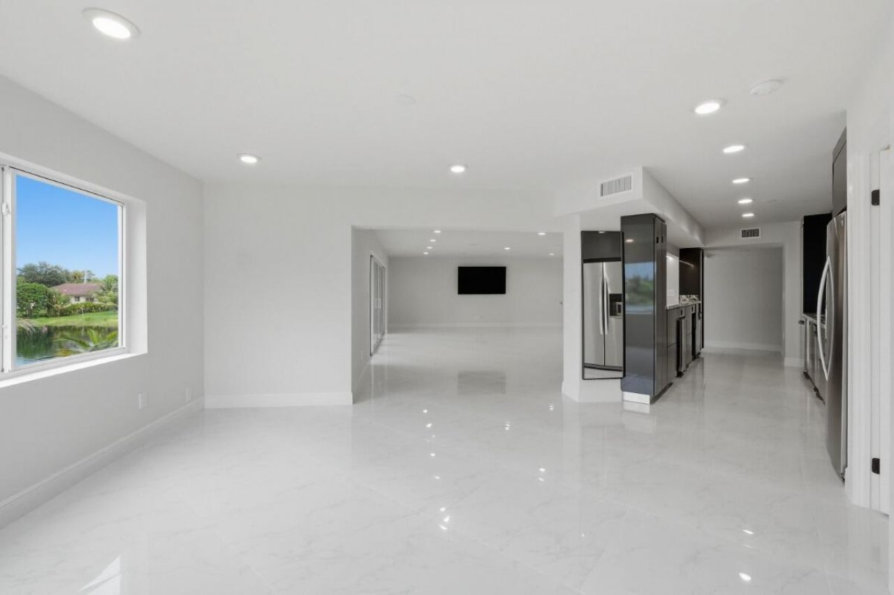 877 NE 195th Street, Unit 222, Miami, FL 33179 Photo