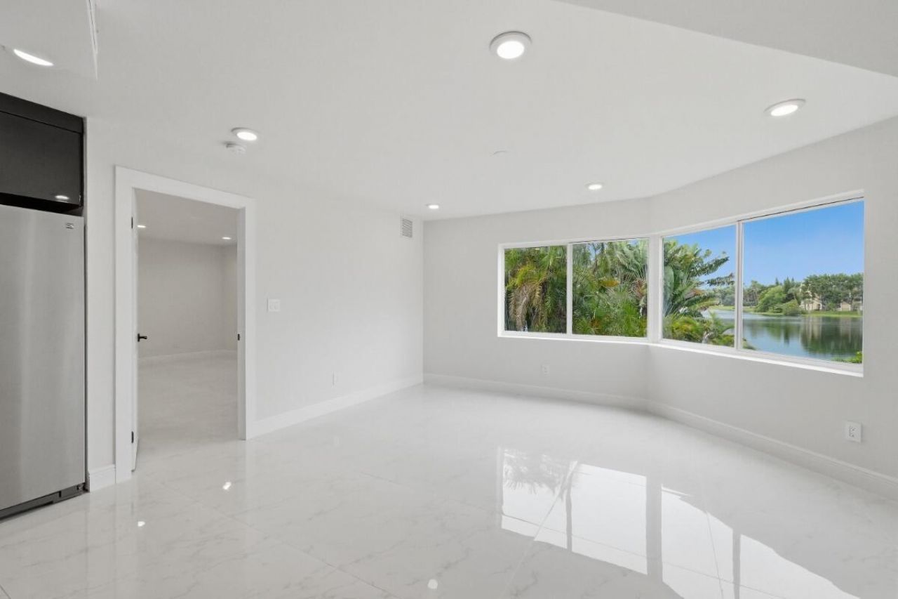 877 NE 195th Street, Unit 222, Miami, FL 33179 Photo