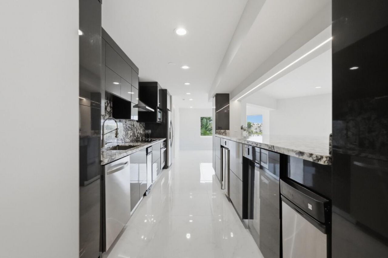 877 NE 195th Street, Unit 222, Miami, FL 33179 Photo