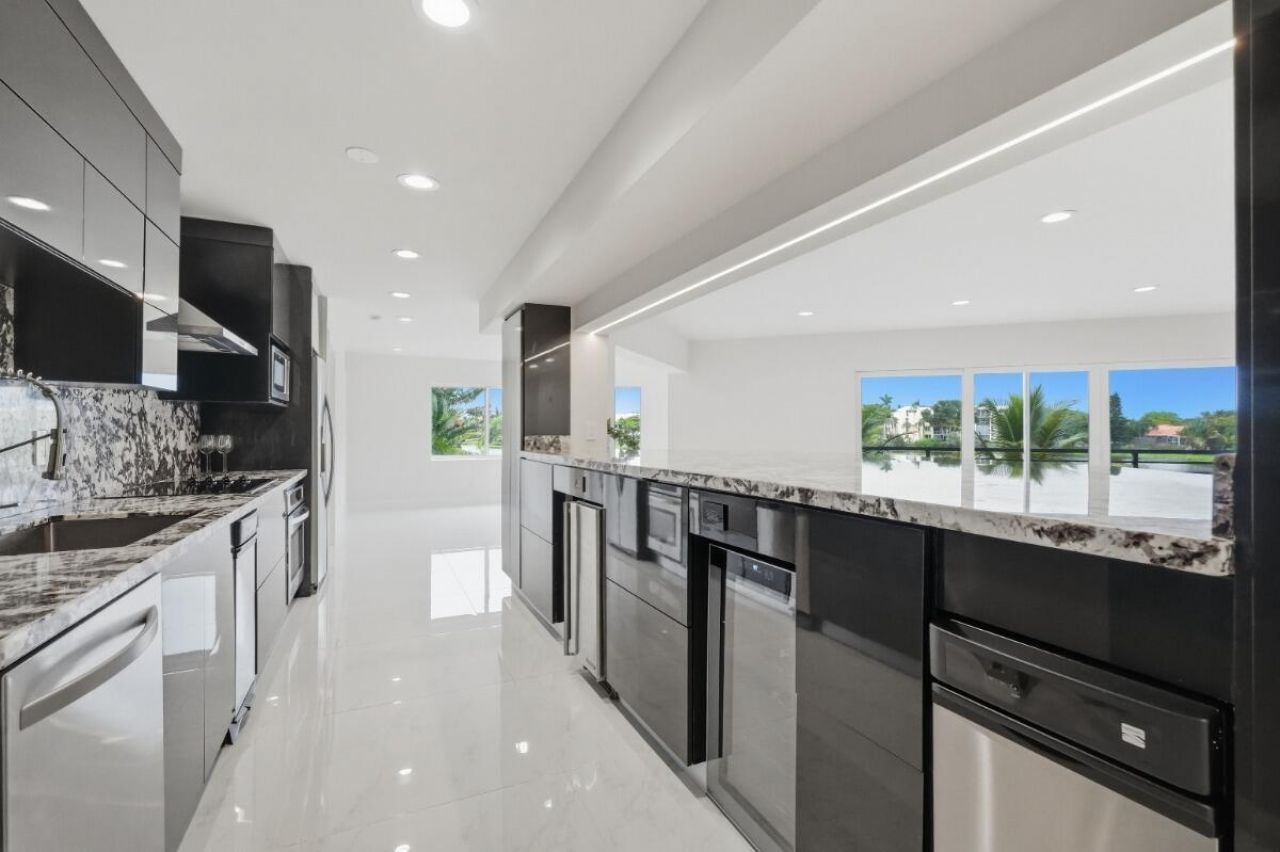 877 NE 195th Street, Unit 222, Miami, FL 33179 Photo