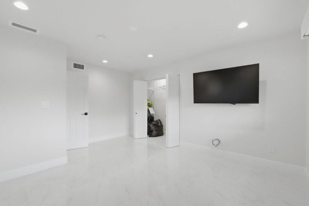 877 NE 195th Street, Unit 222, Miami, FL 33179 Photo