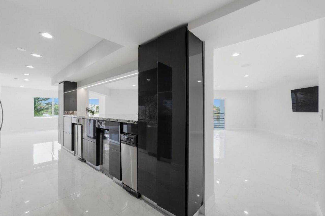877 NE 195th Street, Unit 222, Miami, FL 33179 Photo