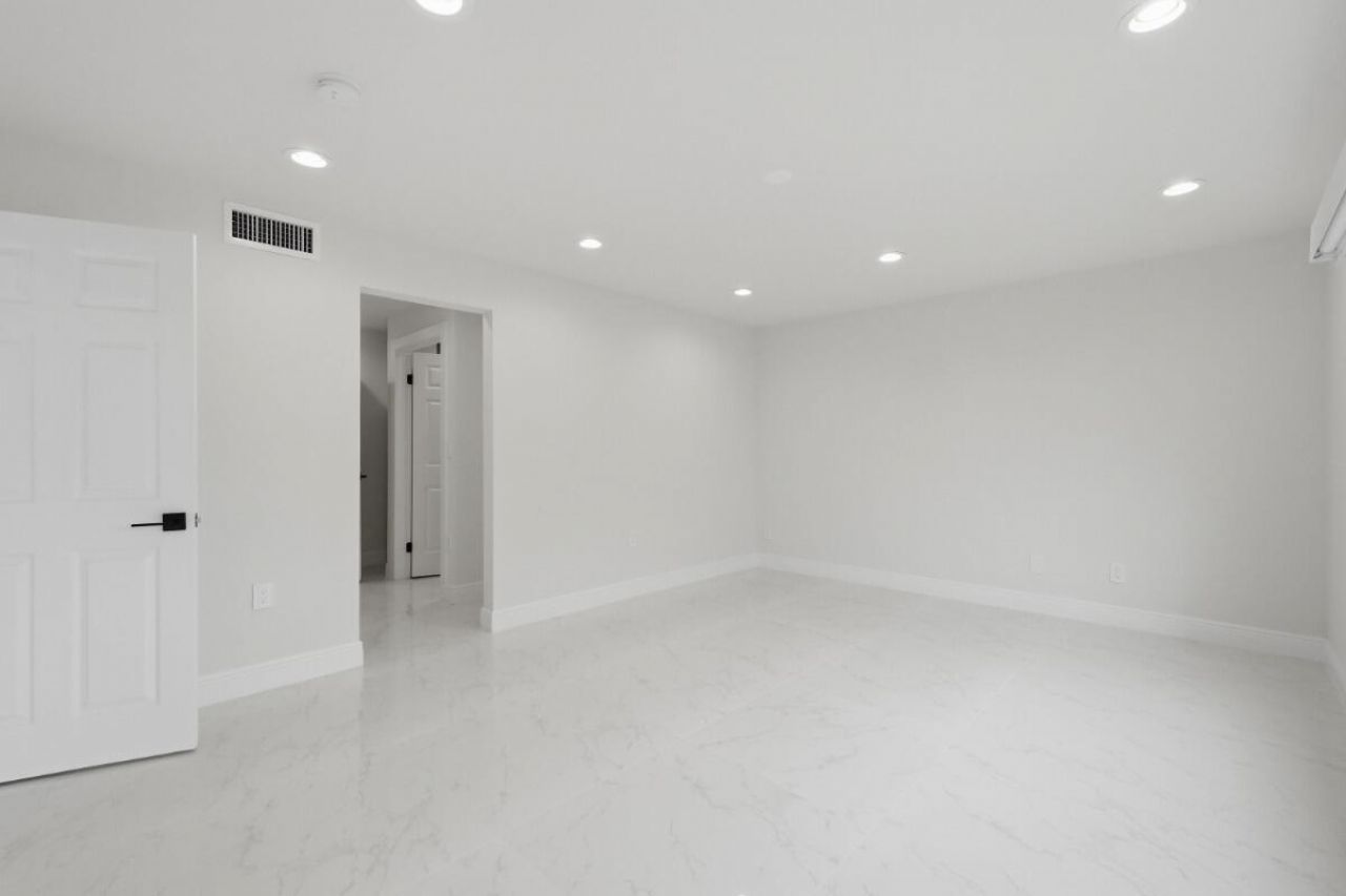877 NE 195th Street, Unit 222, Miami, FL 33179 Photo