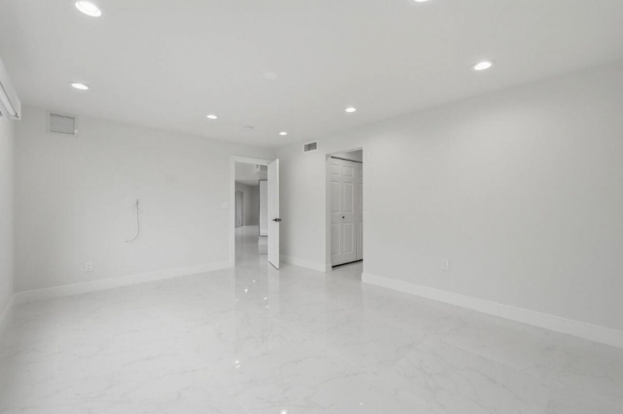 877 NE 195th Street, Unit 222, Miami, FL 33179 Photo