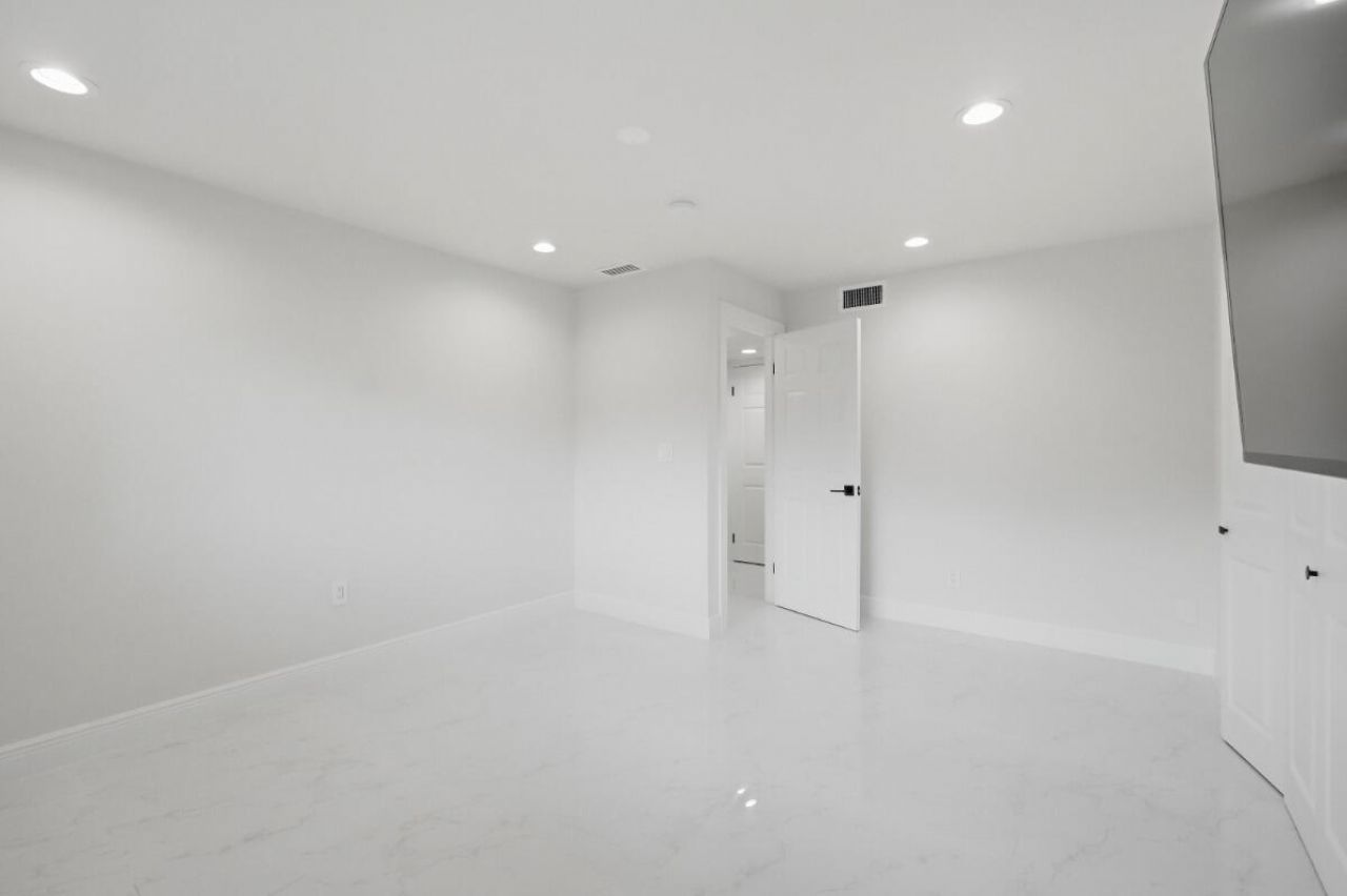 877 NE 195th Street, Unit 222, Miami, FL 33179 Photo