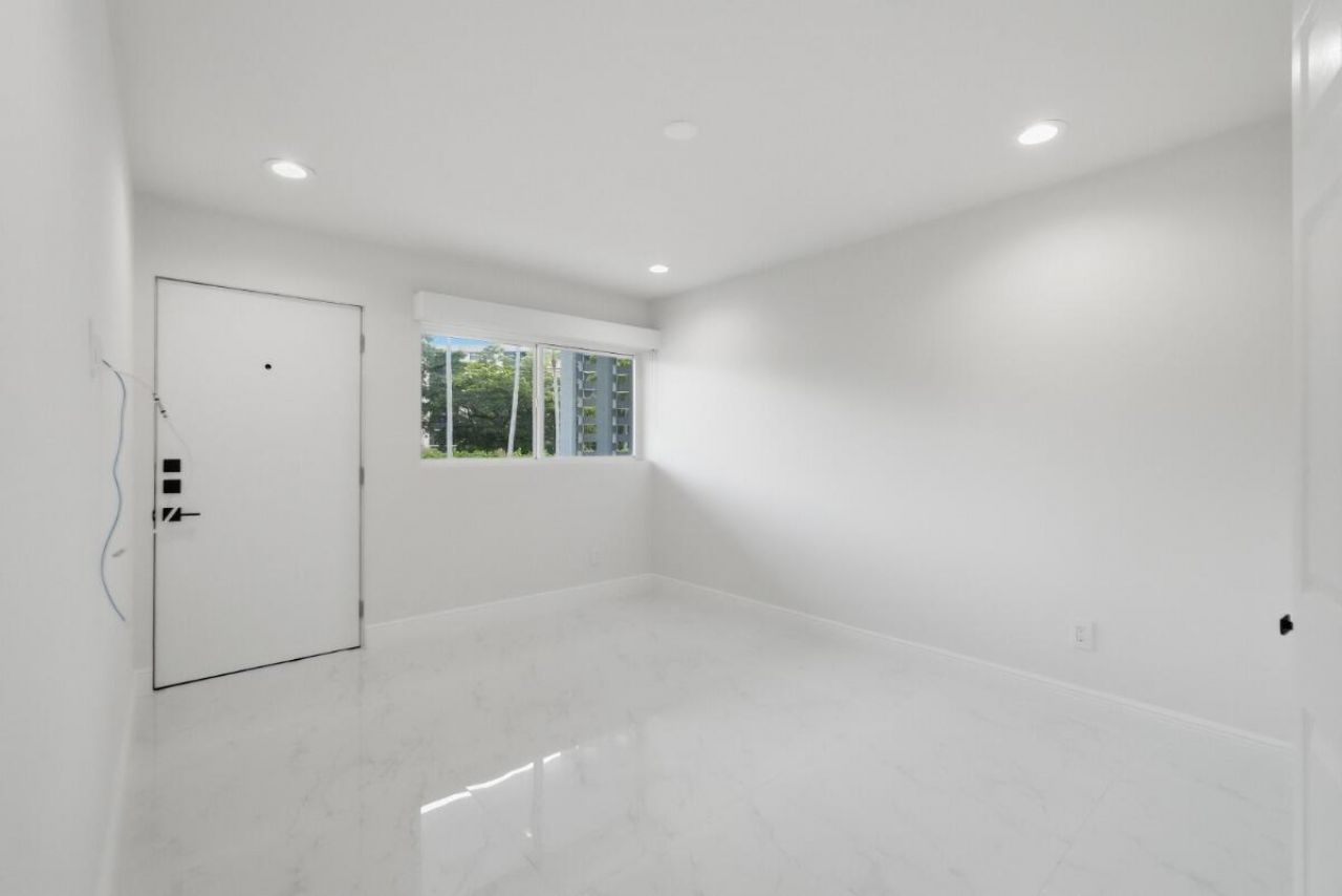 877 NE 195th Street, Unit 222, Miami, FL 33179 Photo
