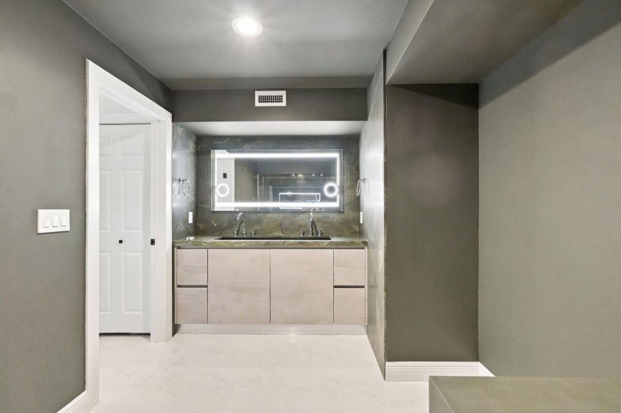 877 NE 195th Street, Unit 222, Miami, FL 33179 Photo