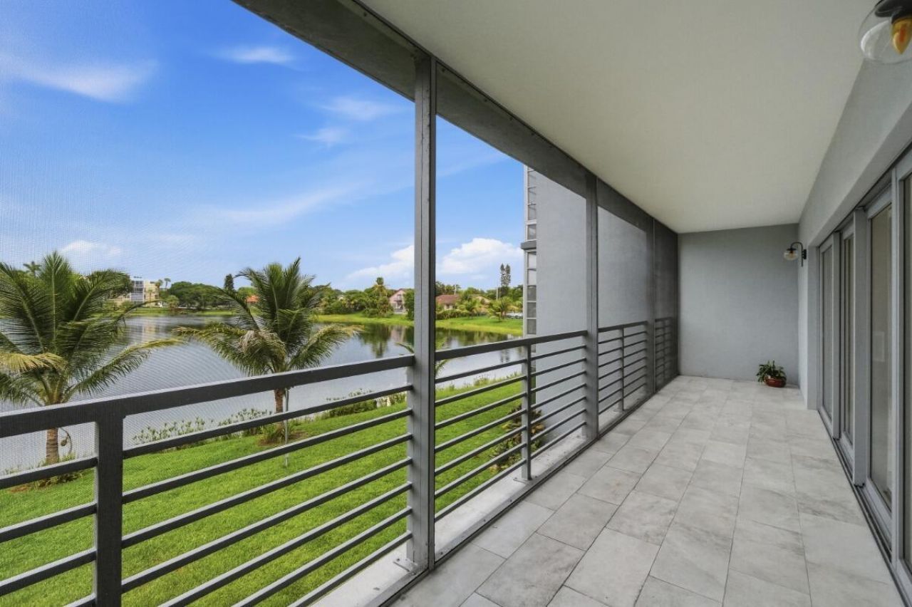 877 NE 195th Street, Unit 222, Miami, FL 33179 Photo