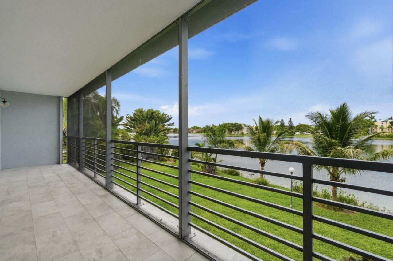 877 NE 195th Street, Unit 222, Miami, FL 33179 Photo