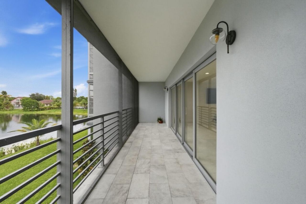 877 NE 195th Street, Unit 222, Miami, FL 33179 Photo