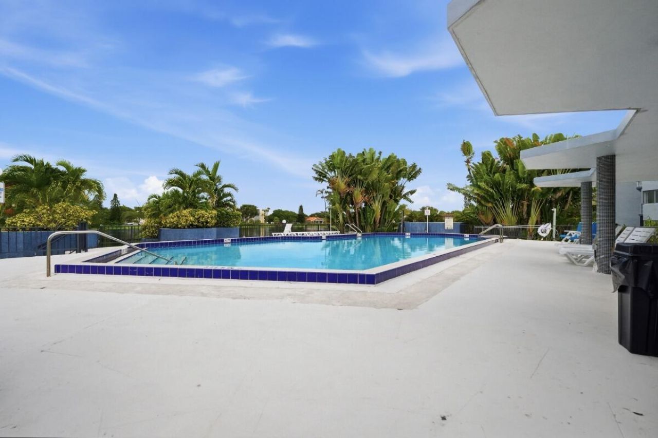 877 NE 195th Street, Unit 222, Miami, FL 33179 Photo