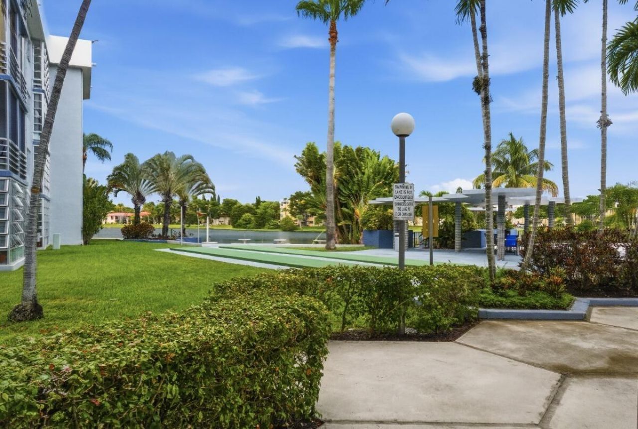 877 NE 195th Street, Unit 222, Miami, FL 33179 Photo