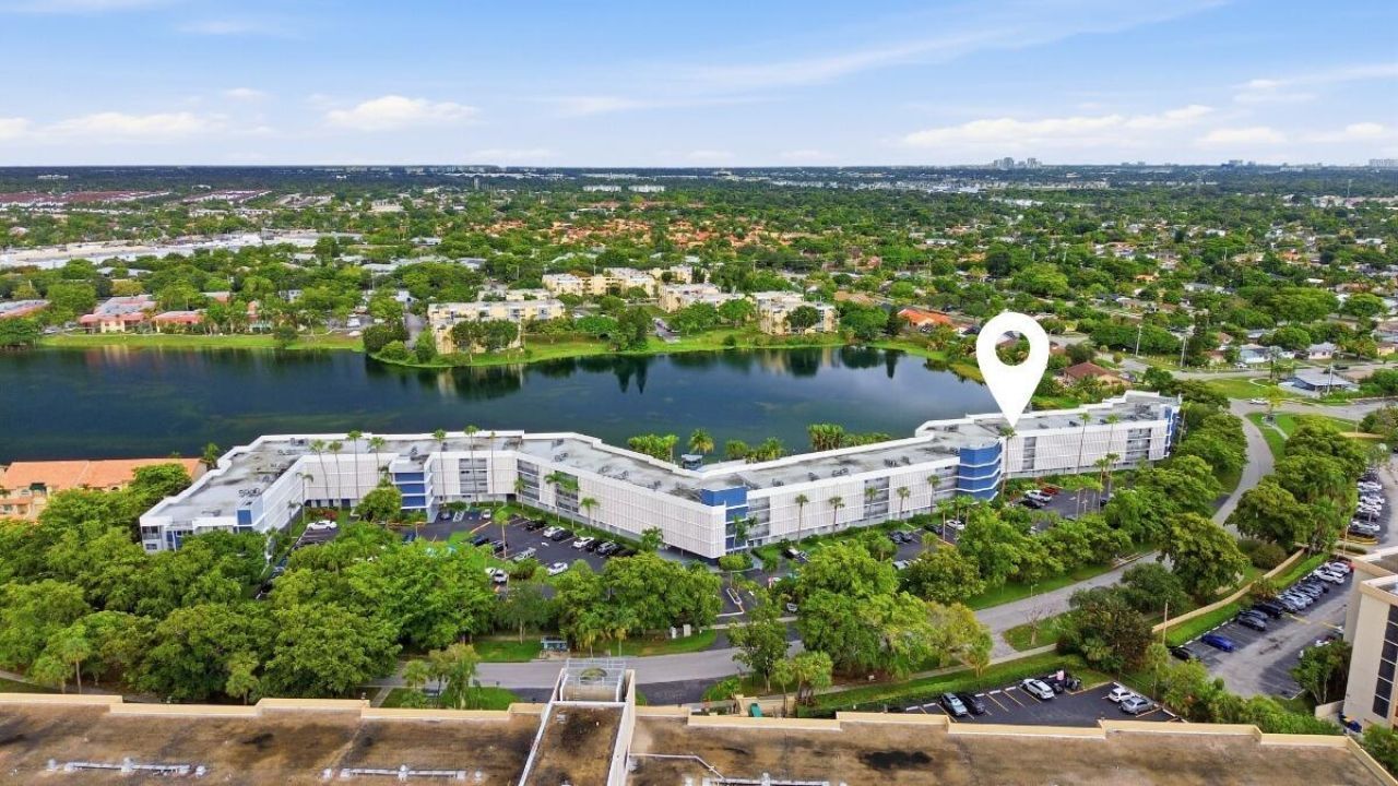 877 NE 195th Street, Unit 222, Miami, FL 33179 Photo