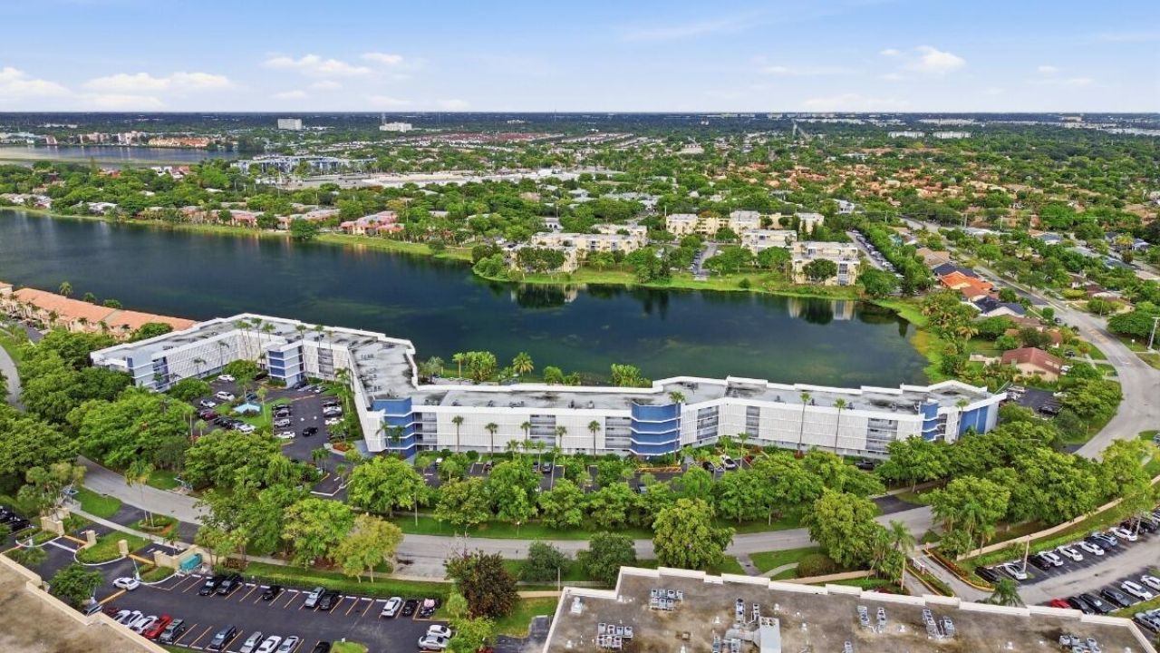 877 NE 195th Street, Unit 222, Miami, FL 33179 Photo