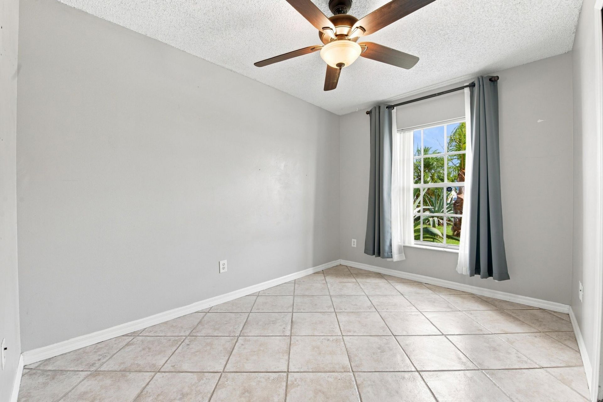 674 SW Lakehurst Drive, Port Saint Lucie, FL 34983 Photo