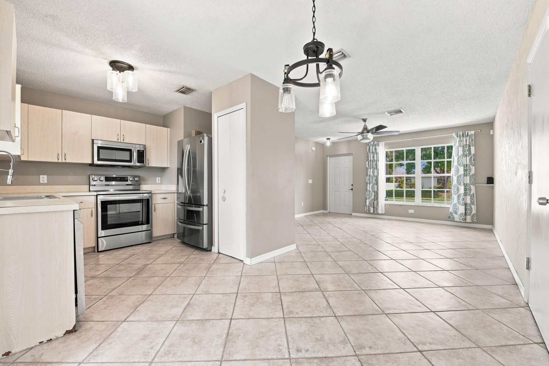 674 SW Lakehurst Drive, Port Saint Lucie, FL 34983 Photo