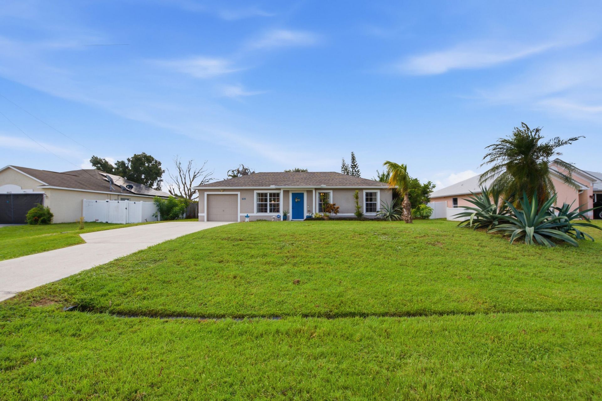 674 SW Lakehurst Drive, Port Saint Lucie, FL 34983 Photo