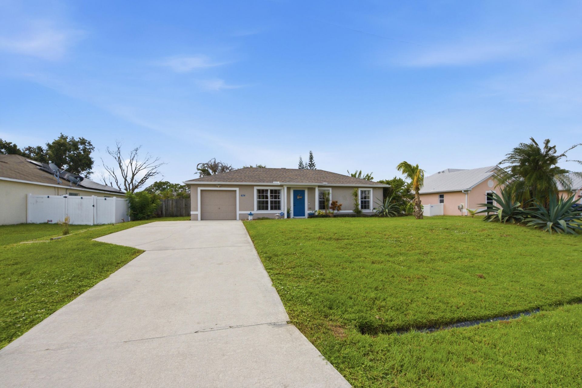 674 SW Lakehurst Drive, Port Saint Lucie, FL 34983 Photo