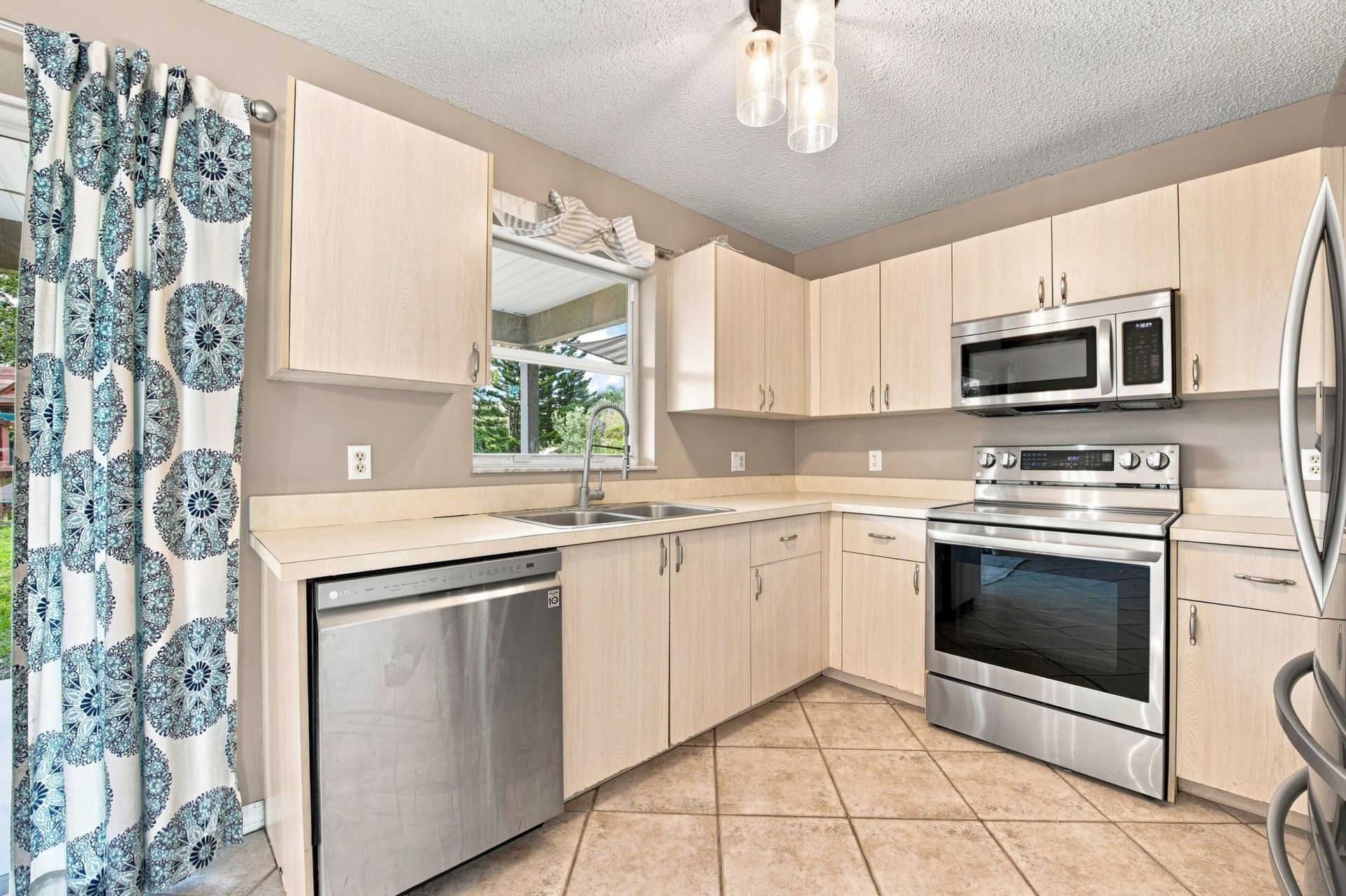 674 SW Lakehurst Drive, Port Saint Lucie, FL 34983 Photo