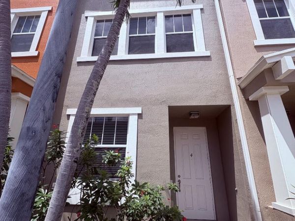 1740 San Benito Way, Unit 4, West Palm Beach, FL 33401