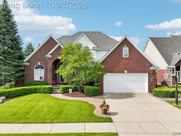 20292 Huron Drive , Clinton Twp, MI 48038