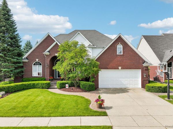 20292 Huron Drive, Clinton Township, Mi 48038