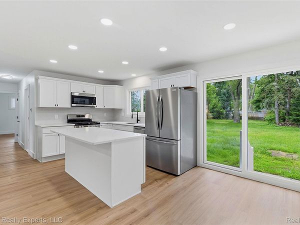4901 Robert Street, Shelby Township, Mi 48316