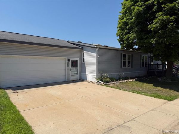 2500 Mann Road , Clarkston, MI 48346