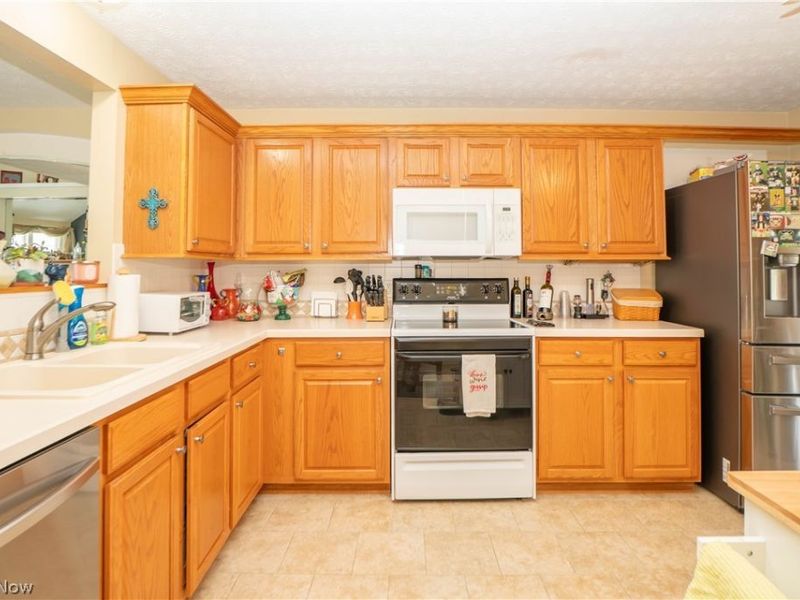1643 Southpointe Circle NE, Canton, OH 44714 Photo 10