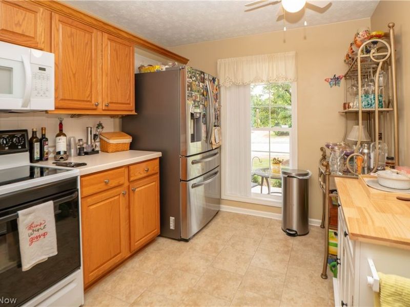1643 Southpointe Circle NE, Canton, OH 44714 Photo 12