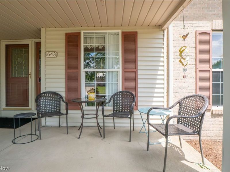 1643 Southpointe Circle NE, Canton, OH 44714 Photo 4