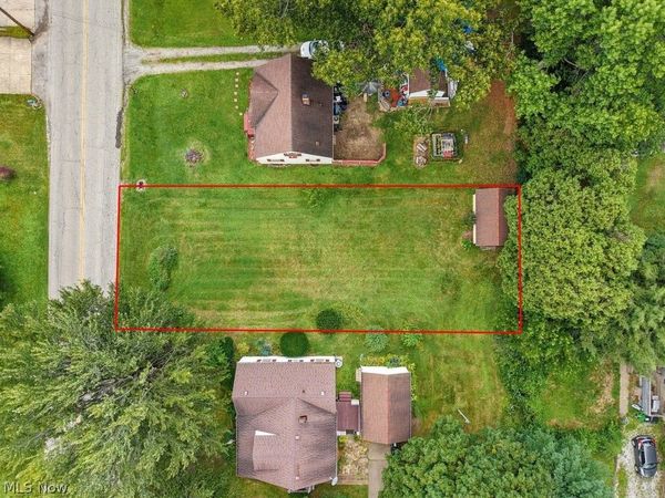 2755 Springfield Lake Drive , Akron, OH 44312