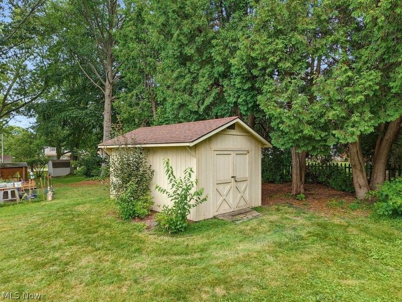 2755 Springfield Lake Drive , Akron, OH 44312 Photo 3