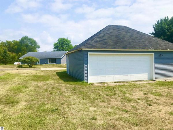 4996 Alger Road N, Alma, MI 48801