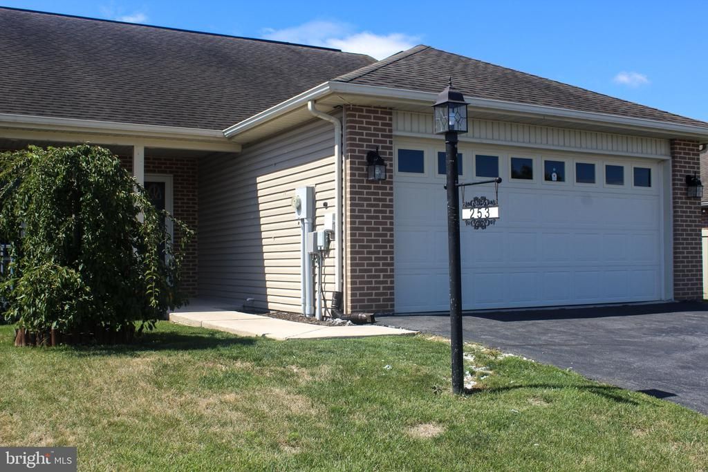 253 LANTERN LANE , CHAMBERSBURG, PA 17201