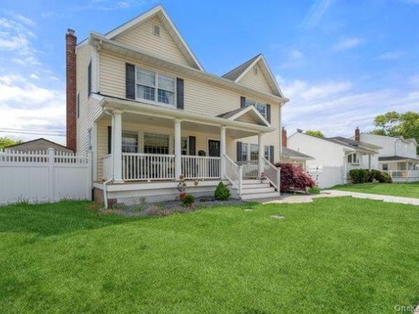47 Syosset Circle , Syosset, NY 11791
