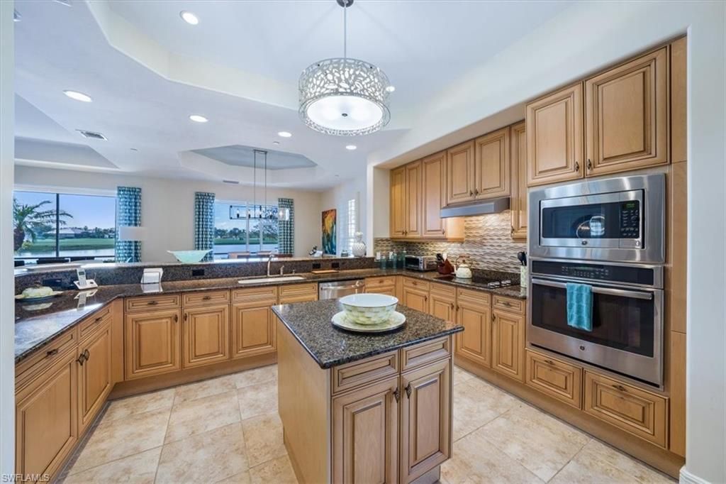 580 Avellino Isles Cir, Unit 18102, Naples, FL 34119 Photo
