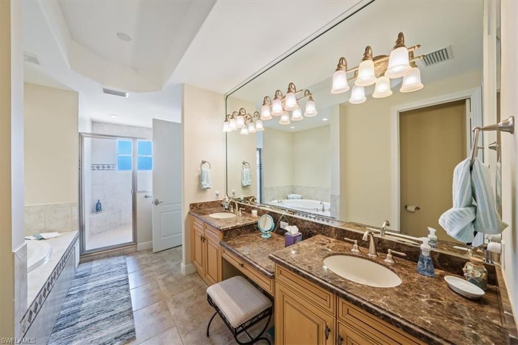 580 Avellino Isles Cir, Unit 18102, Naples, FL 34119 Photo