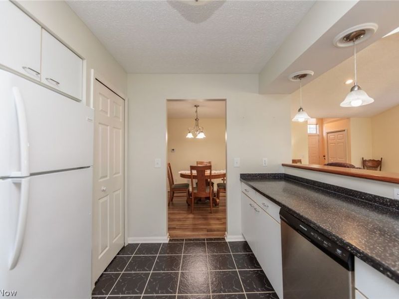 5211 Parkhurst Drive , Sheffield Village, OH 44054 Photo 14