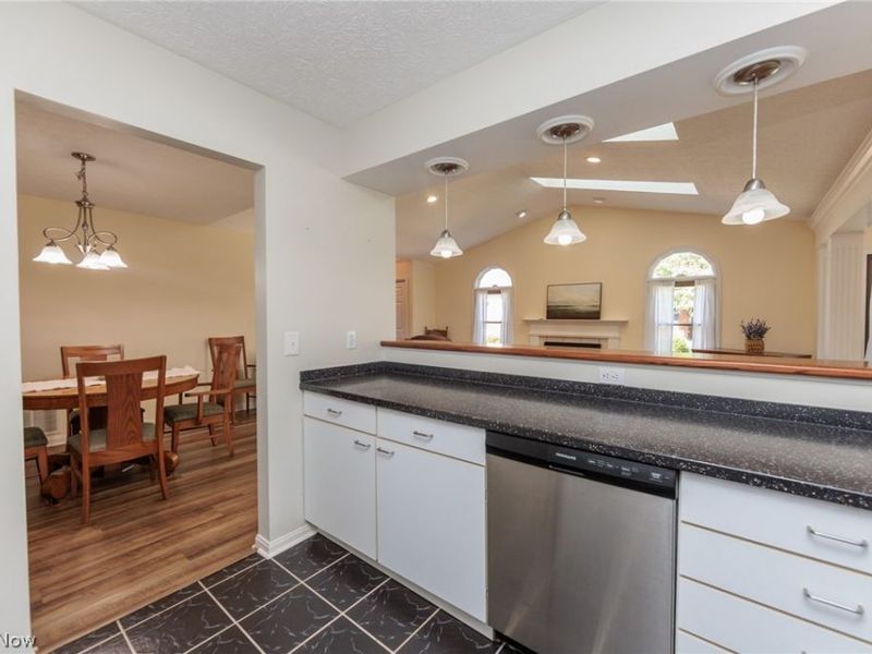 5211 Parkhurst Drive , Sheffield Village, OH 44054 Photo 15