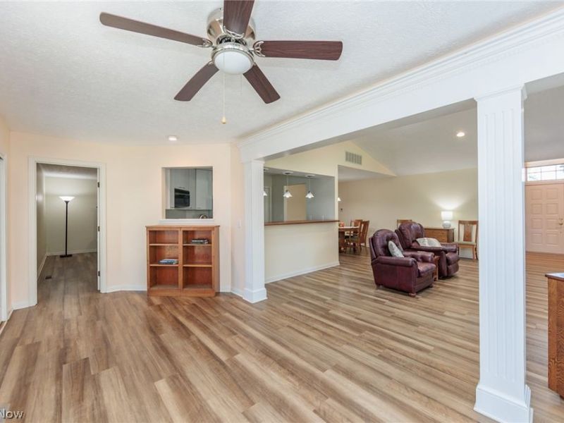5211 Parkhurst Drive , Sheffield Village, OH 44054 Photo 5