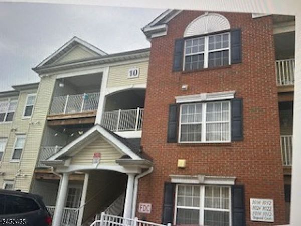 1031 Dogwood Ct, New Brunswick, NJ 08901