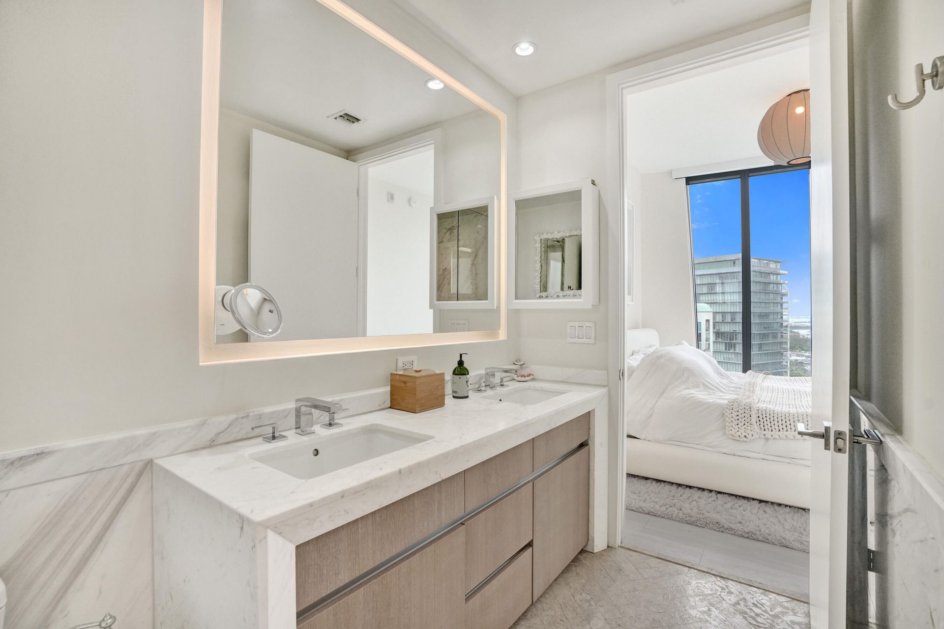 2831 S Bayshore Drive, Unit 2204, Miami, FL 33133 Photo